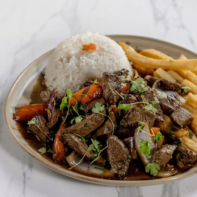 Lomo Saltado.