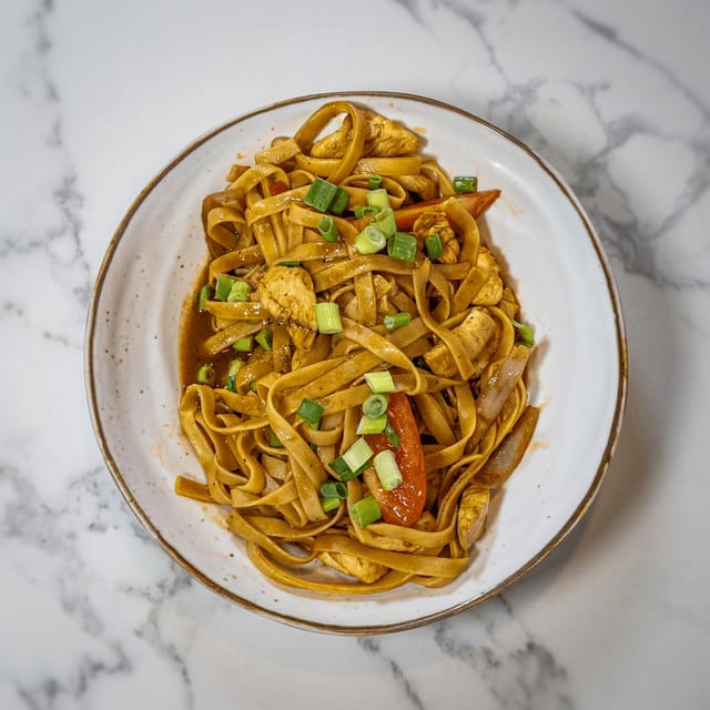 Tallarin Saltado Pollo - Lunch.