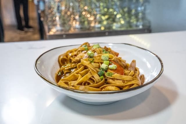 Tallarin Saltado Pollo.